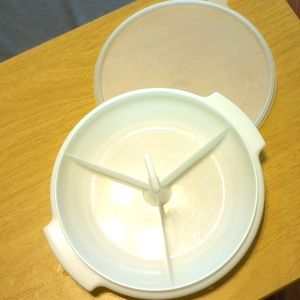 Small Tupperware suzette